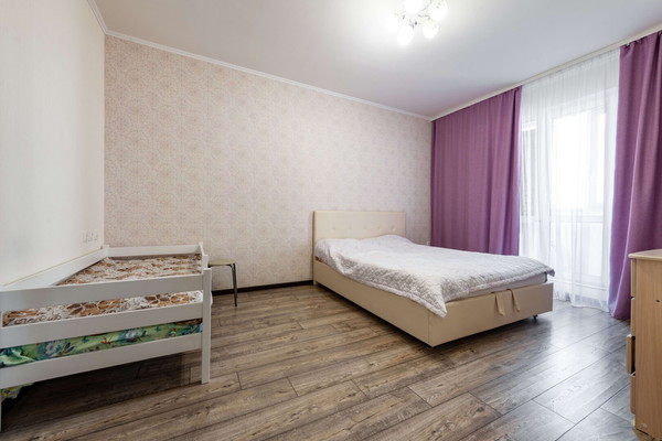 Продам трехкомнатную (3-комн.) квартиру, Охтинская аллея, 12, Мурино п