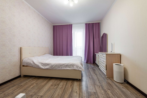 Продам трехкомнатную (3-комн.) квартиру, Охтинская аллея, 12, Мурино п