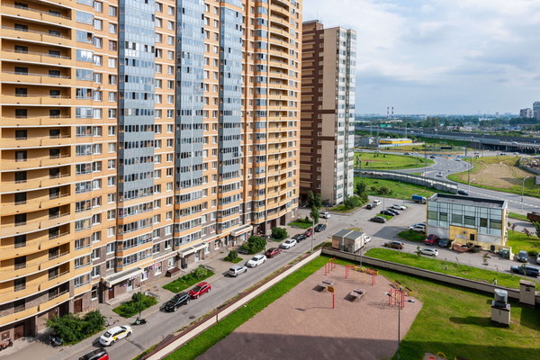 Продам трехкомнатную (3-комн.) квартиру, Охтинская аллея, 12, Мурино п