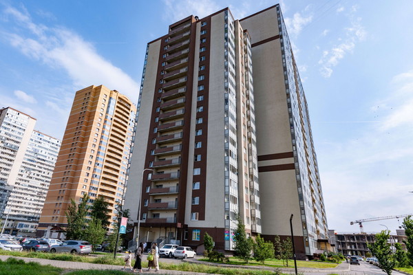 Продам трехкомнатную (3-комн.) квартиру, Охтинская аллея, 12, Мурино п