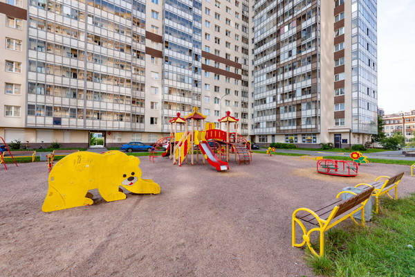 Продам трехкомнатную (3-комн.) квартиру, Охтинская аллея, 12, Мурино п