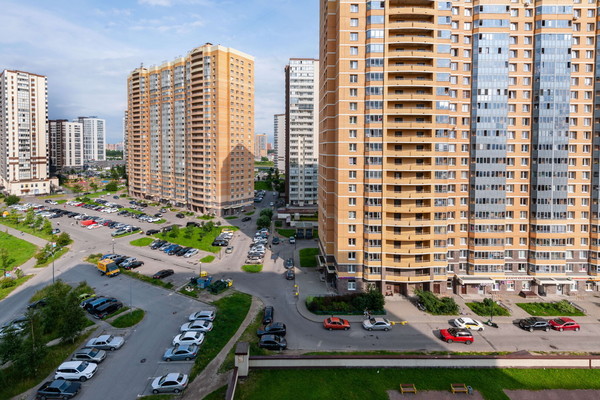 Продам трехкомнатную (3-комн.) квартиру, Охтинская аллея, 12, Мурино п