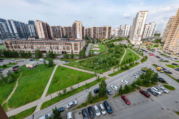 Продам трехкомнатную (3-комн.) квартиру, Охтинская аллея, 12, Мурино п