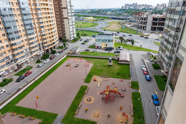 Продам трехкомнатную (3-комн.) квартиру, Охтинская аллея, 12, Мурино п