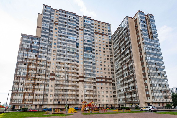 Продам трехкомнатную (3-комн.) квартиру, Охтинская аллея, 12, Мурино п