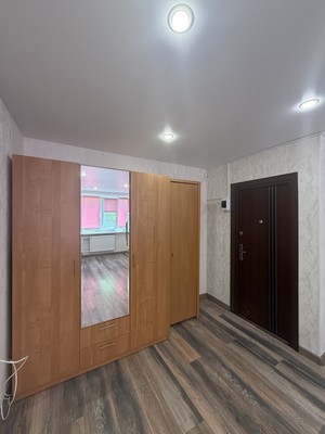 Продам комнату в 4-комн. квартире, Трудящихся б-р, 33Ак3, Колпино г