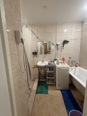 Продам комнату в 4-комн. квартире, Трудящихся б-р, 33Ак3, Колпино г