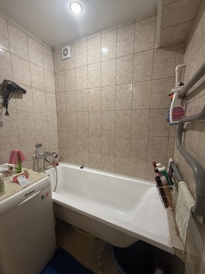 Продам комнату в 4-комн. квартире, Трудящихся б-р, 33Ак3, Колпино г