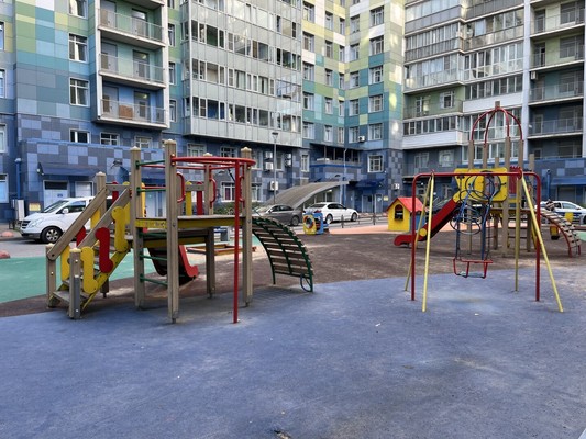 Продам трехкомнатную (3-комн.) квартиру, Народного Ополчения пр-кт, 10А, Санкт-Петербург г