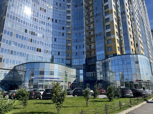 Продам трехкомнатную (3-комн.) квартиру, Народного Ополчения пр-кт, 10А, Санкт-Петербург г