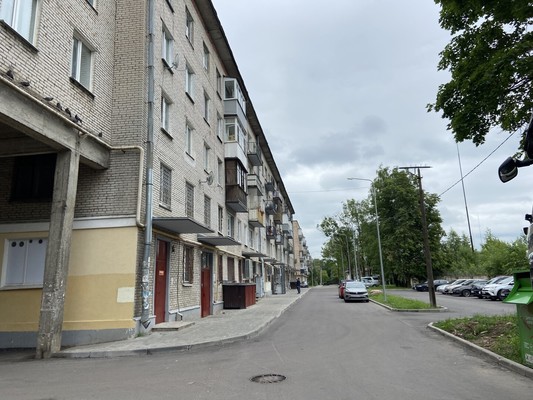 Продам трехкомнатную (3-комн.) квартиру, Рощинская ул, 20, Гатчина г