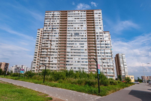 Продам трехкомнатную (3-комн.) квартиру, Охтинская аллея, 12, Мурино п