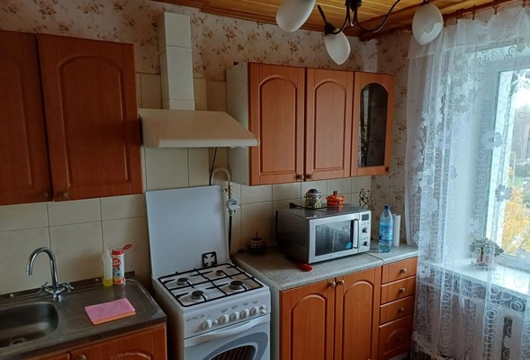 Продам однокомнатную (1-комн.) квартиру, Большой пр-кт, 6, Семрино п