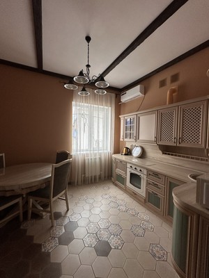 Продам трехкомнатную (3-комн.) квартиру, Центральная ул, 34, Сукко с