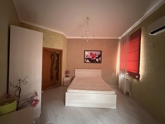 Продам трехкомнатную (3-комн.) квартиру, Центральная ул, 34, Сукко с