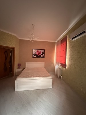 Продам трехкомнатную (3-комн.) квартиру, Центральная ул, 34, Сукко с