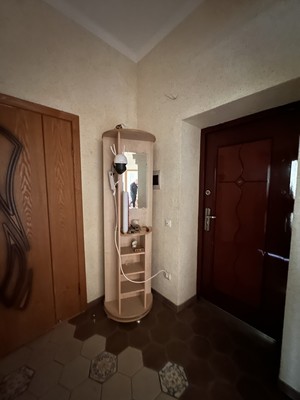 Продам трехкомнатную (3-комн.) квартиру, Центральная ул, 34, Сукко с