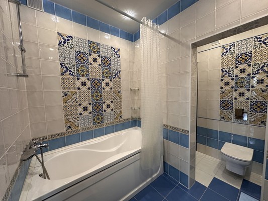 Продам трехкомнатную (3-комн.) квартиру, Центральная ул, 34, Сукко с