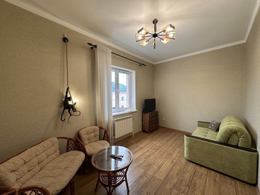 Продам трехкомнатную (3-комн.) квартиру, Центральная ул, 34, Сукко с