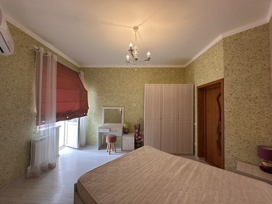 Продам трехкомнатную (3-комн.) квартиру, Центральная ул, 34, Сукко с
