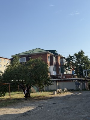 Продам трехкомнатную (3-комн.) квартиру, Космическая ул, 39/2, Яблоновский пгт