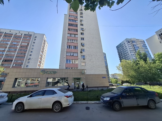 Продам трехкомнатную (3-комн.) квартиру, Вишневского ул, 57, Казань г