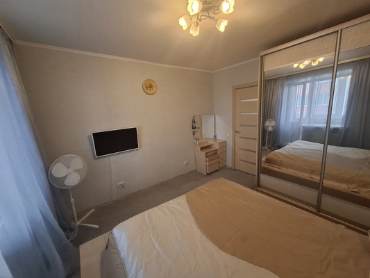 Продам трехкомнатную (3-комн.) квартиру, Вишневского ул, 57, Казань г