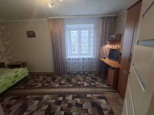 Продам трехкомнатную (3-комн.) квартиру, Вишневского ул, 57, Казань г