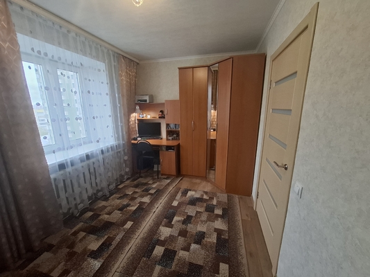 Продам трехкомнатную (3-комн.) квартиру, Вишневского ул, 57, Казань г