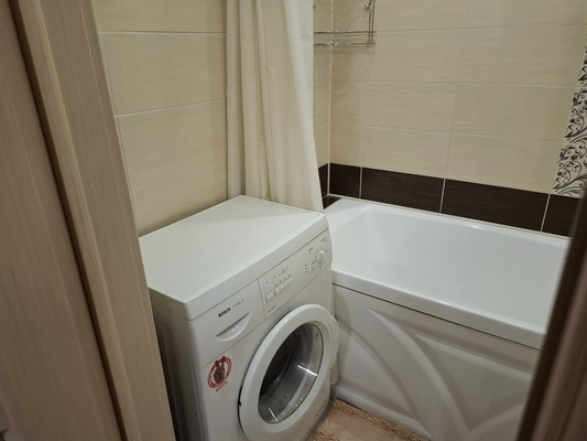 Продам трехкомнатную (3-комн.) квартиру, Вишневского ул, 57, Казань г
