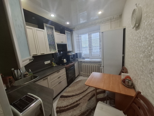 Продам трехкомнатную (3-комн.) квартиру, Вишневского ул, 57, Казань г