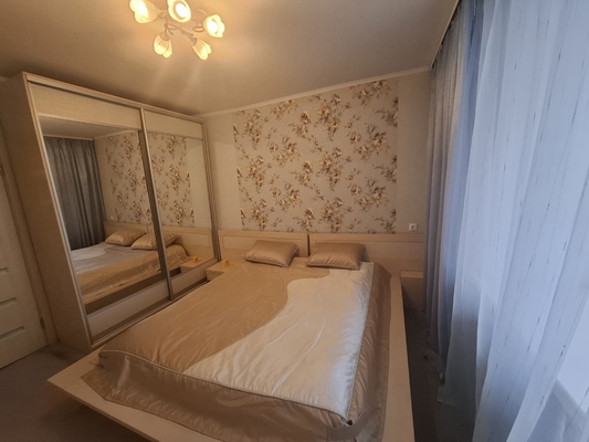 Продам трехкомнатную (3-комн.) квартиру, Вишневского ул, 57, Казань г