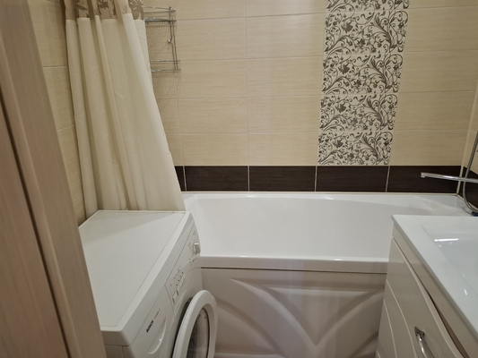 Продам трехкомнатную (3-комн.) квартиру, Вишневского ул, 57, Казань г