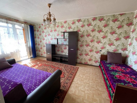 Продам двухкомнатную (2-комн.) квартиру, Красных Командиров ул, 18, Волосово г