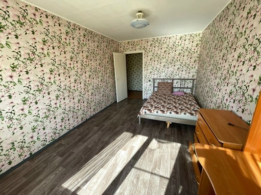 Продам двухкомнатную (2-комн.) квартиру, Красных Командиров ул, 18, Волосово г