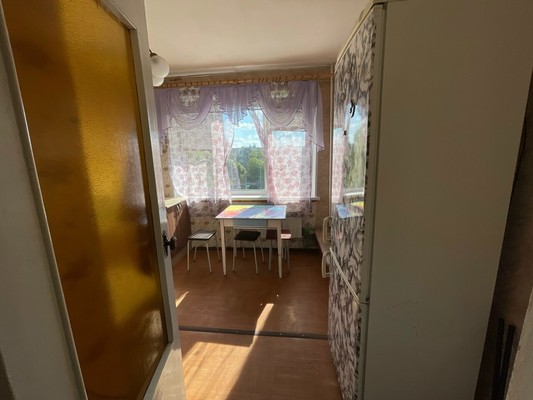 Продам двухкомнатную (2-комн.) квартиру, Красных Командиров ул, 18, Волосово г