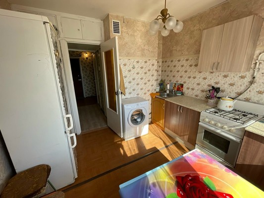 Продам двухкомнатную (2-комн.) квартиру, Красных Командиров ул, 18, Волосово г