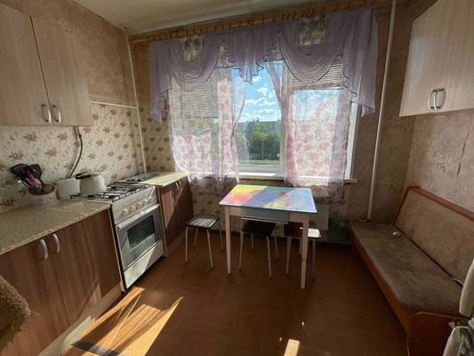 Продам двухкомнатную (2-комн.) квартиру, Красных Командиров ул, 18, Волосово г