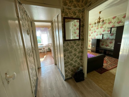 Продам двухкомнатную (2-комн.) квартиру, Красных Командиров ул, 18, Волосово г