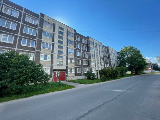 Продам двухкомнатную (2-комн.) квартиру, Красных Командиров ул, 18, Волосово г