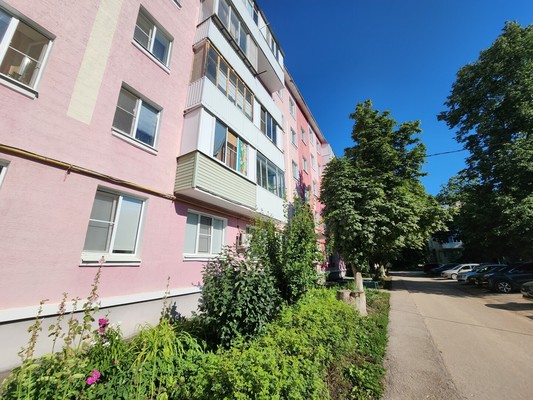 Продам двухкомнатную (2-комн.) квартиру, Волкова ул, 19, Новомичуринск г