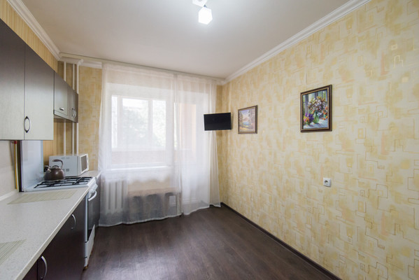 Продам трехкомнатную (3-комн.) квартиру, Туполева ул, 9б, Ростов-на-Дону г