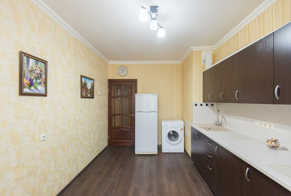 Продам трехкомнатную (3-комн.) квартиру, Туполева ул, 9б, Ростов-на-Дону г
