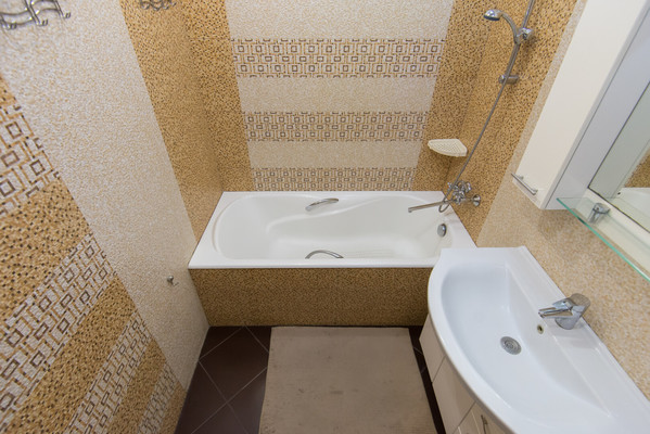 Продам трехкомнатную (3-комн.) квартиру, Туполева ул, 9б, Ростов-на-Дону г