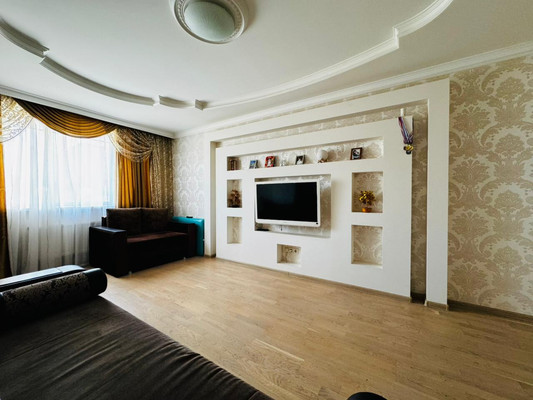 Продам трехкомнатную (3-комн.) квартиру, им. Достоевского ул, 84к1, Краснодар г