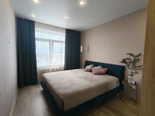 Продам двухкомнатную (2-комн.) квартиру, Строителей ул, 111, Ханты-Мансийск г