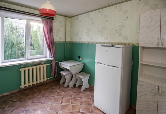 Продам трехкомнатную (3-комн.) квартиру, Хрустальная ул, 17, Пермь г
