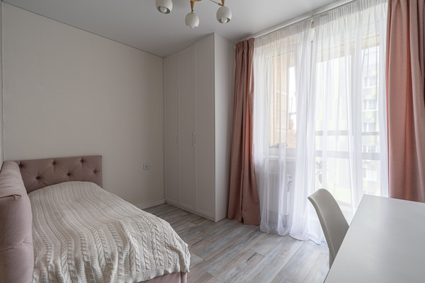 Продам двухкомнатную (2-комн.) квартиру, Рауиса Гареева ул, 107, Казань г