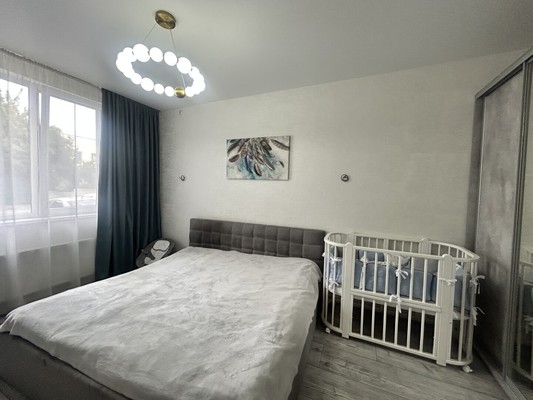 Продам двухкомнатную (2-комн.) квартиру, Севастопольская ул, 43к, Симферополь г