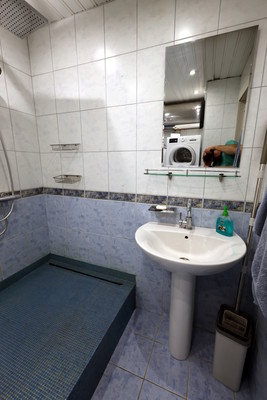 Продам трехкомнатную (3-комн.) квартиру, Гжатская ул, 1, Санкт-Петербург г